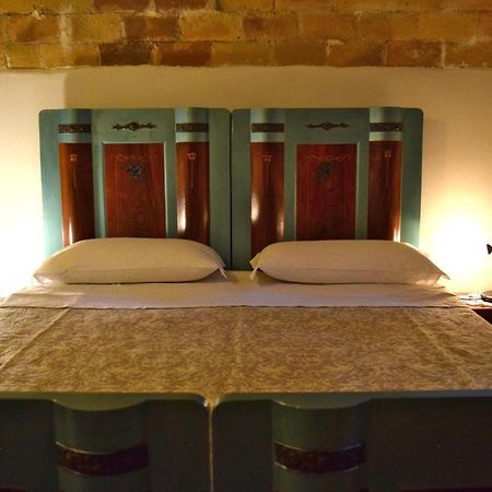 Il Ciavattone Bed And Bike Bed & Breakfast Сулмона Екстериор снимка