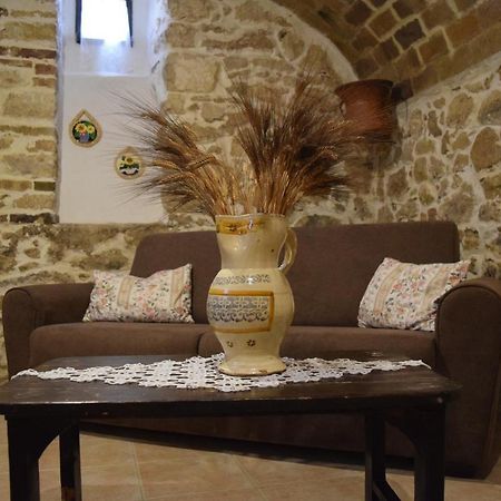Il Ciavattone Bed And Bike Bed & Breakfast Сулмона Екстериор снимка