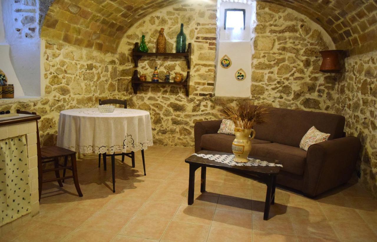 Il Ciavattone Bed And Bike Bed & Breakfast Сулмона Екстериор снимка